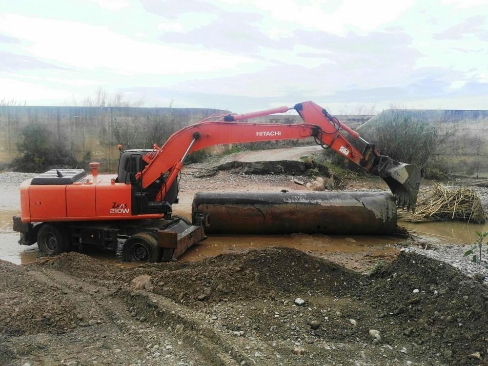 Ayuntamiento de Adra actúa con rapidez para restituir la normalidad en caminos rurales