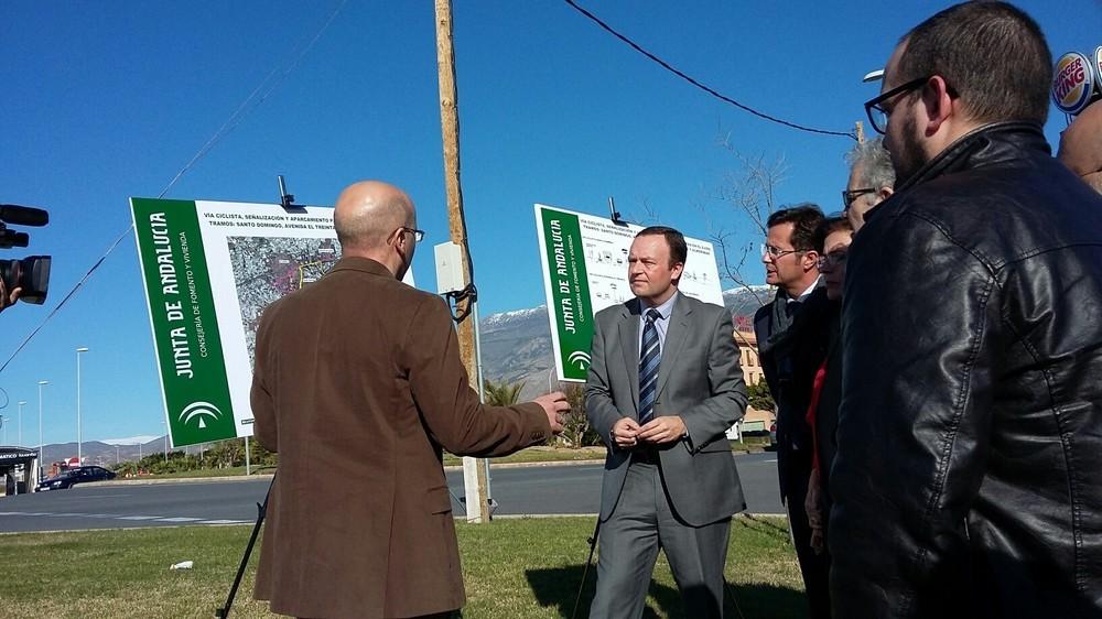 La Junta comienza las obras de la vía ciclista en El Ejido, que se ejecutará en seis meses y contará con 12 kilómetros