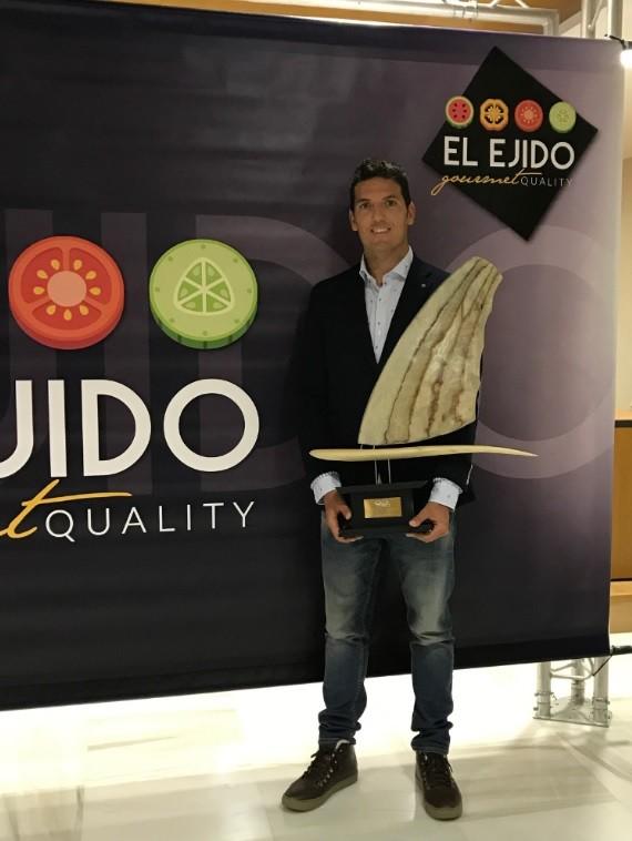 Desiderio Enciso felicita a Víctor Fernández por su nombramiento como embajador honorífico de El Ejido