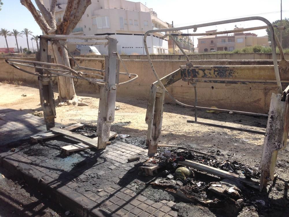 La Policía Local de El Ejido sorprende a los presuntos autores de los actos delictivos de quema de contenedores sufridos en las últimas semanas