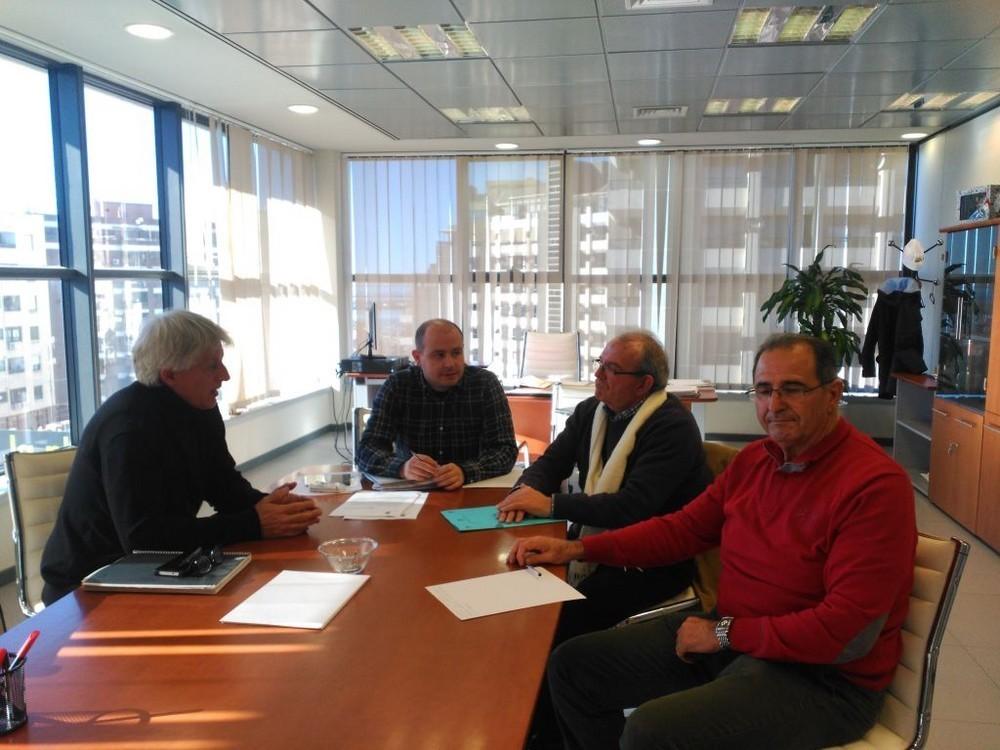 Antonio Bonilla traslada al delegado de Medio Ambiente su preocupación por el estado de las ramblas de El Cañuelo y El Cura