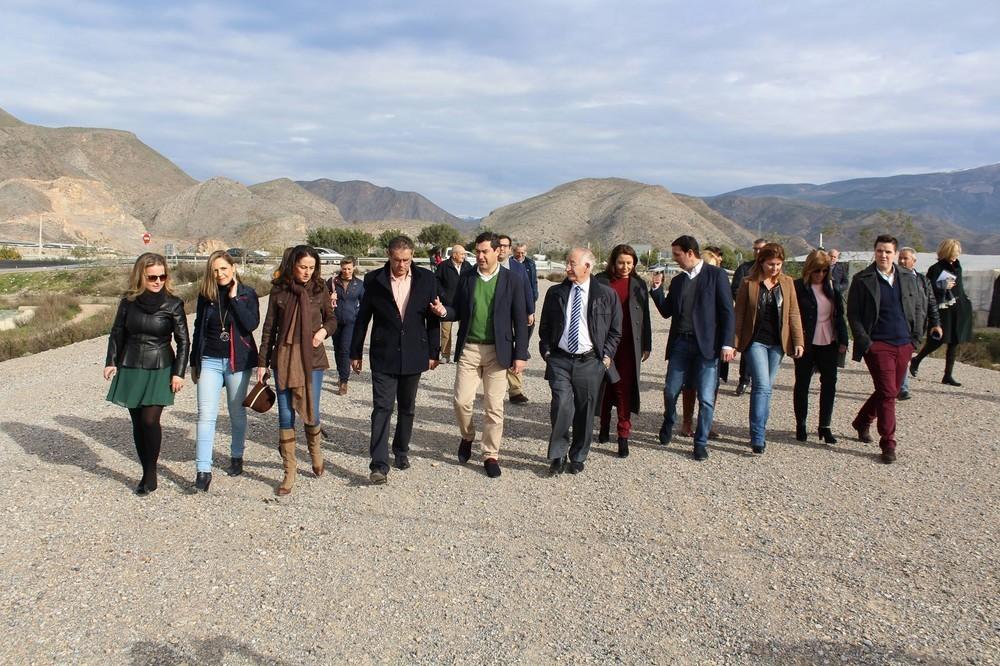 El presidente del PP andaluz reivindica en Berja la finalización de la variante sur