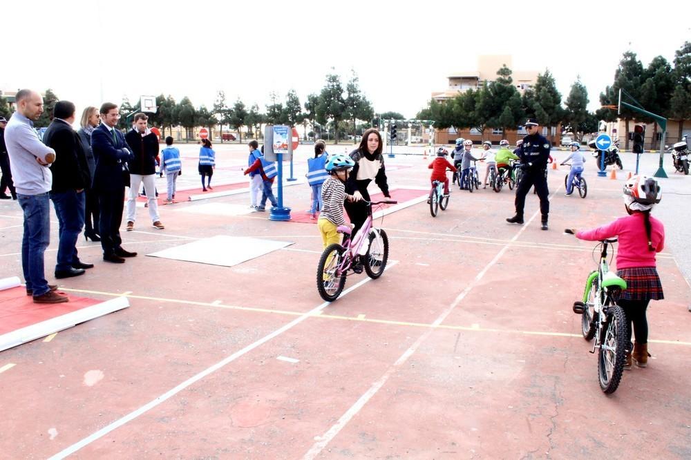 La II Semana Infantil de la Seguridad Vial estrena un circuito para enseñar a los escolares a respetar las normas de circulación