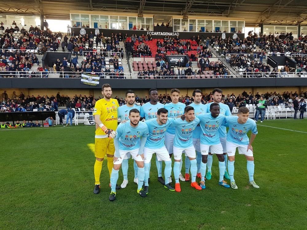 El líder no da opción al CD Ejido, que cae 2-0 en Cartagena