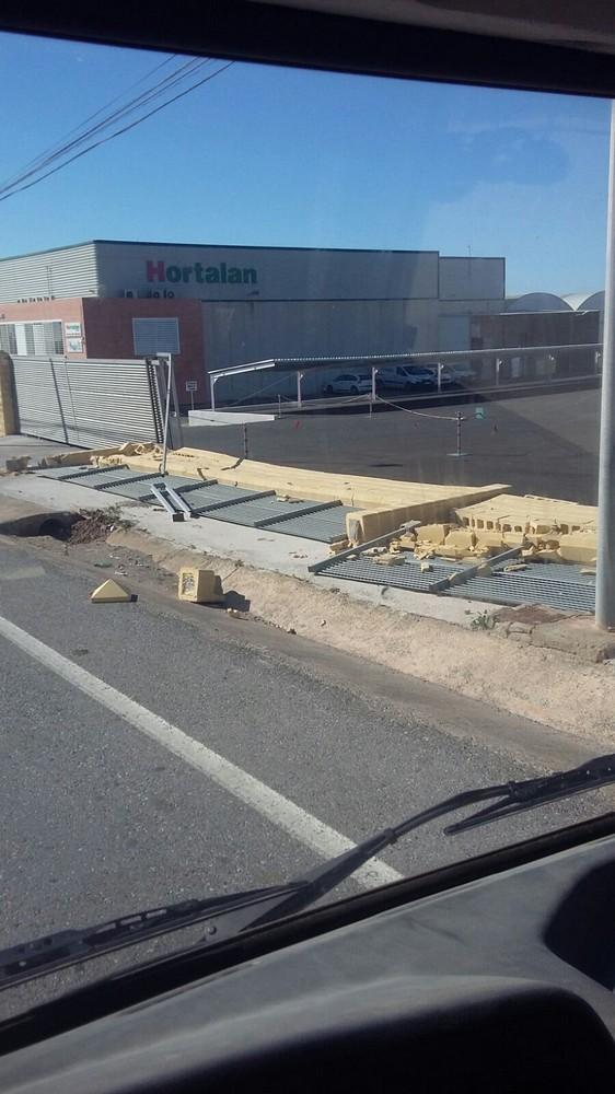 Las fuertes rachas de viento causan estragos en el campo almeriense