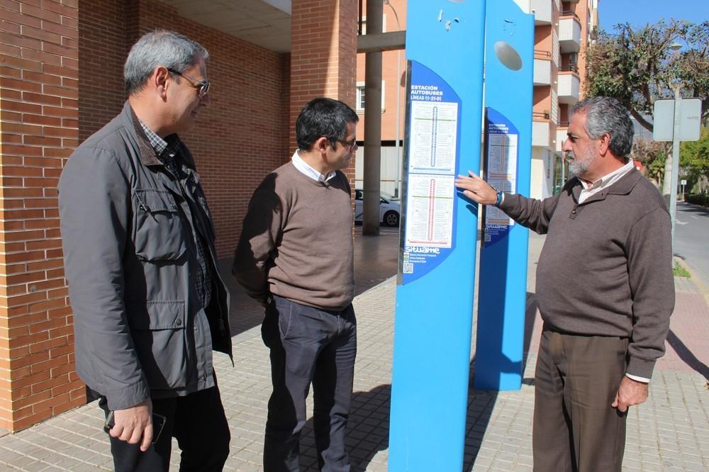 El Ayuntamiento dota a las paradas de bus urbano de nomogramas con información gráfica de los recorridos y horarios de las líneas