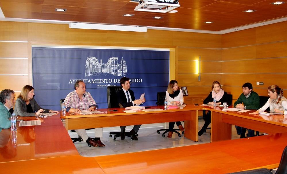 El Carnaval y nuevas licencias de modernización de infraestructuras agrícolas centran la atención de la Junta Local de Gobierno