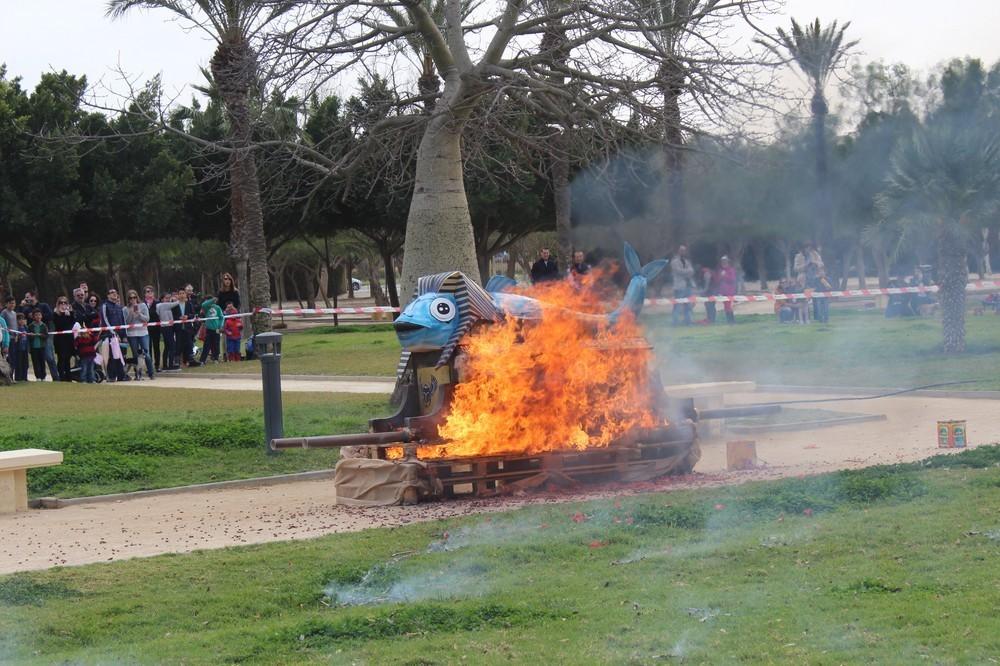 El Carnaval entra en su semana grande con la exposición de la tradicional 'Sardina' antes de su velatorio y quema este domingo