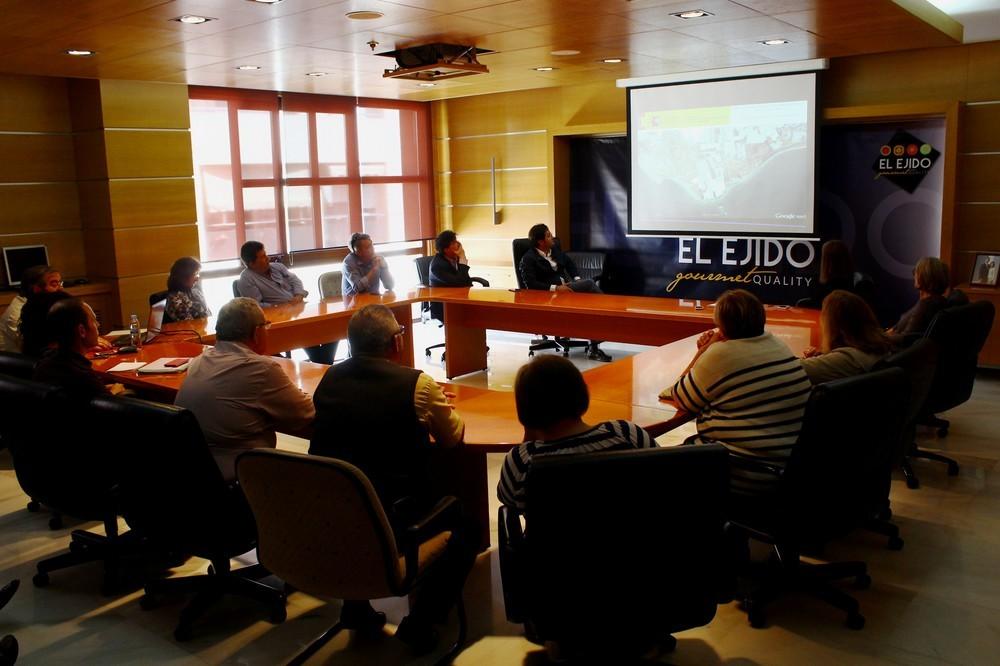 Rivera anuncia que el CEDEX dará a conocer en marzo qué medida es la mejor a ejecutar en el litoral de Guardias Viejas y Balerma