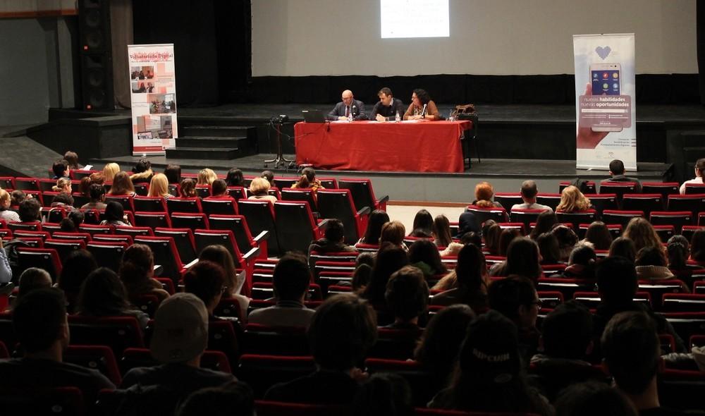 Más de 200 jóvenes abderitanos obtienen claves para encontrar empleo a través de Internet