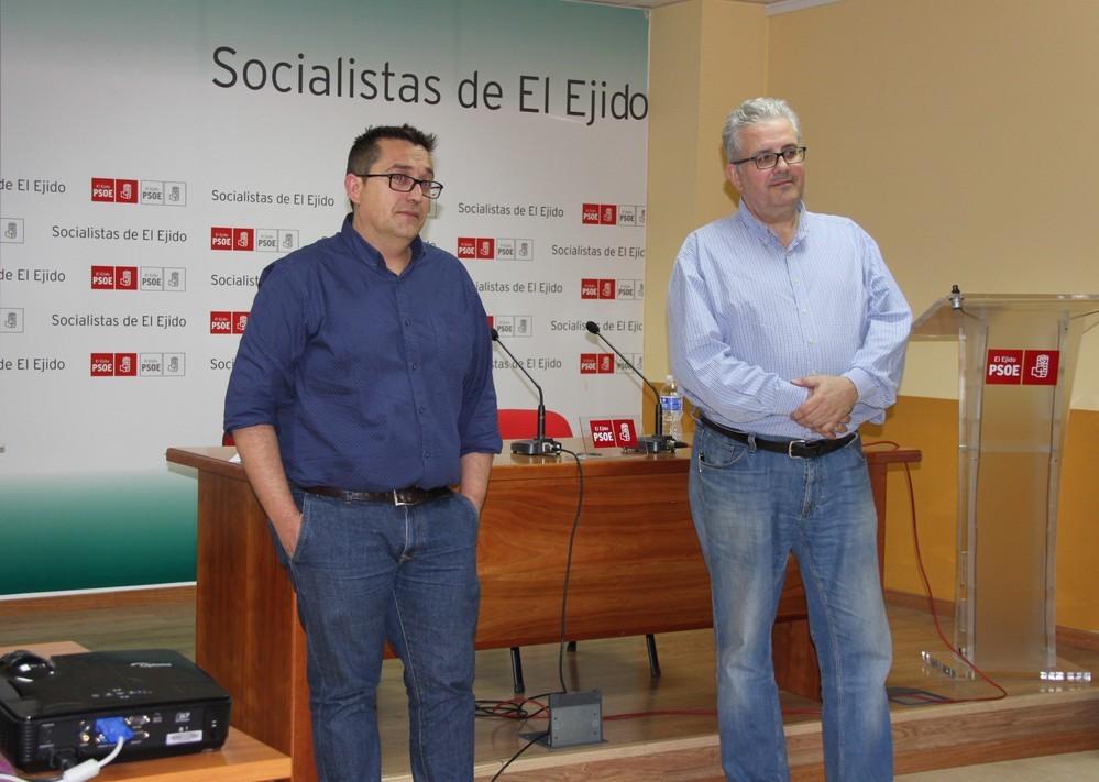El PSOE de El Ejido fue escenario anoche de una charla informativa sobre el impuesto de sucesiones y donaciones