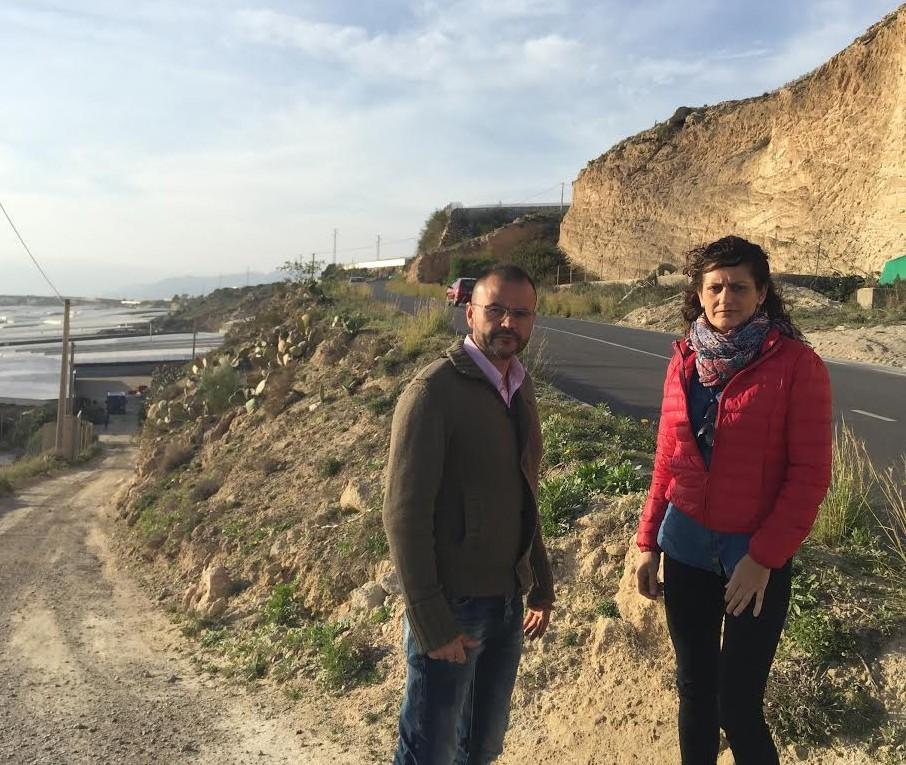 El PSOE de El Ejido pide una vez más que se mejore la carretera de Almerimar al antiguo camping