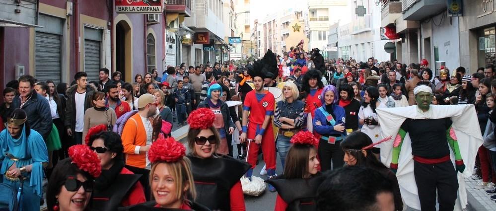 Miles de abderitanos avivan la fiesta del Carnaval