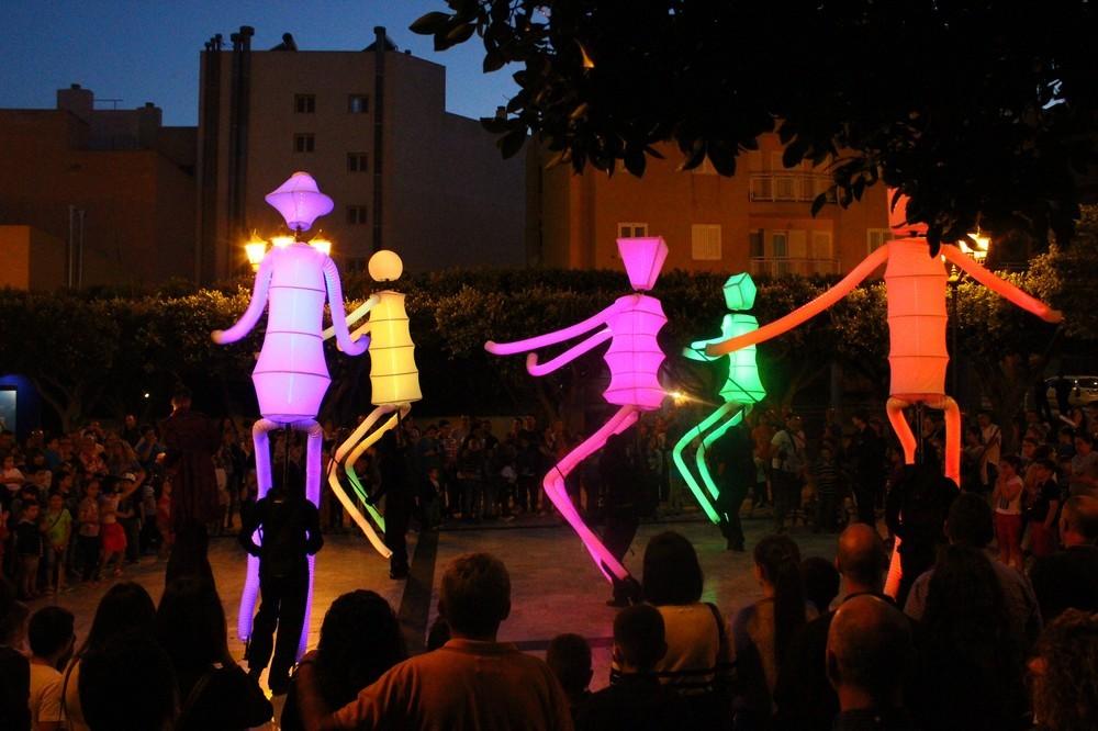 Comercio local y tejido empresarial del municipio se unen a la difusión del 40 Festival de Teatro con un Certamen de Escaparates