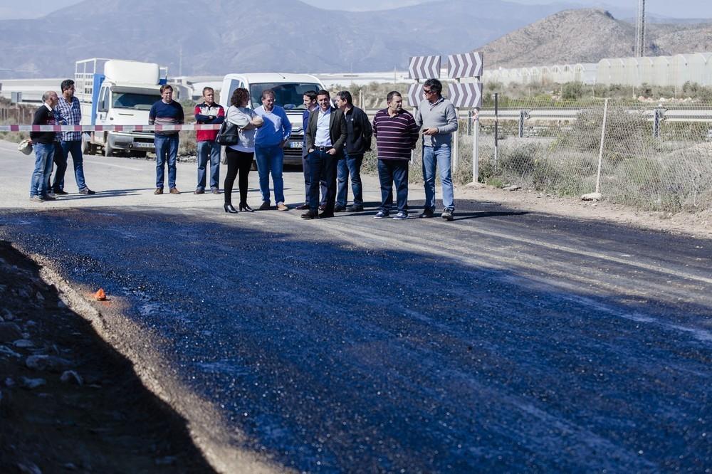 Diputación dota a Balanegra de nuevos accesos desde la A-7 asfaltando la vía de servicio