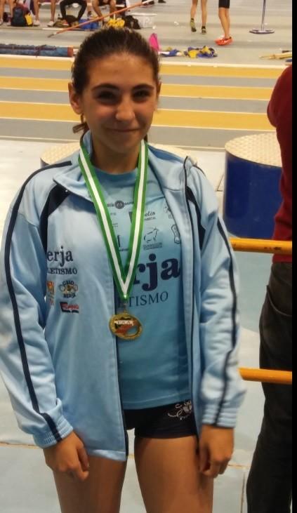 Alba y Raquel Moreno, campeona y subcampeona de Andalucía de pista cubierta en atletismo