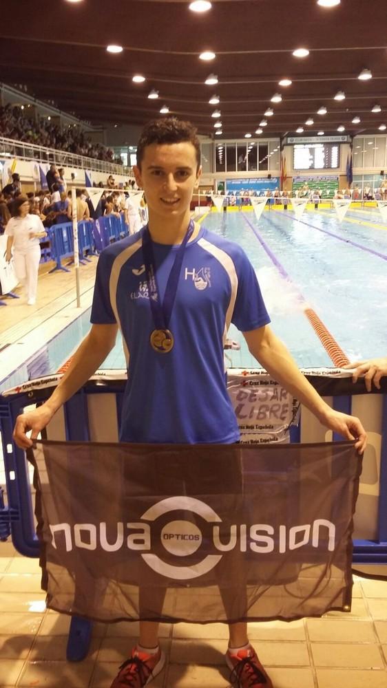 Manu Martos, campeón de España y mínima para el Campeonato de Europa junior de natación