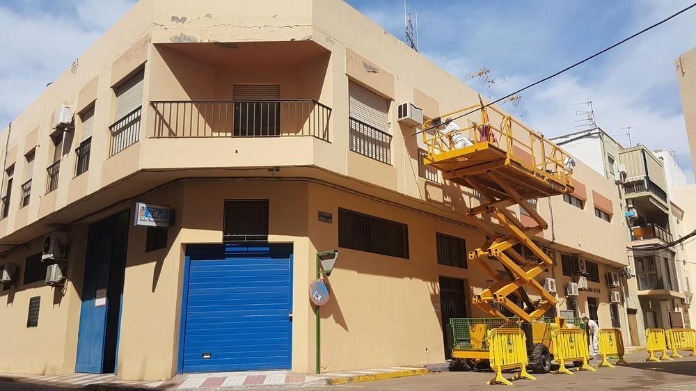 Ayuntamiento de Adra acomete la pintura integral del edificio de Policía Local