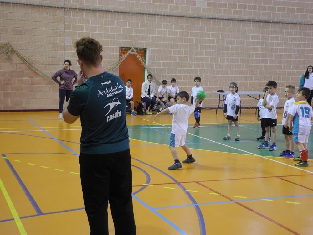 Diputación reúne en Berja a cerca de 300 deportistas en un encuentro deportivo de balonmano a 5