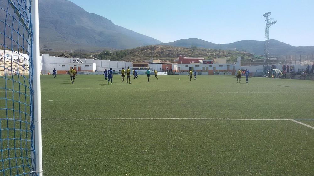 El Berja CF no puede pasar del empate ante el Roquetas