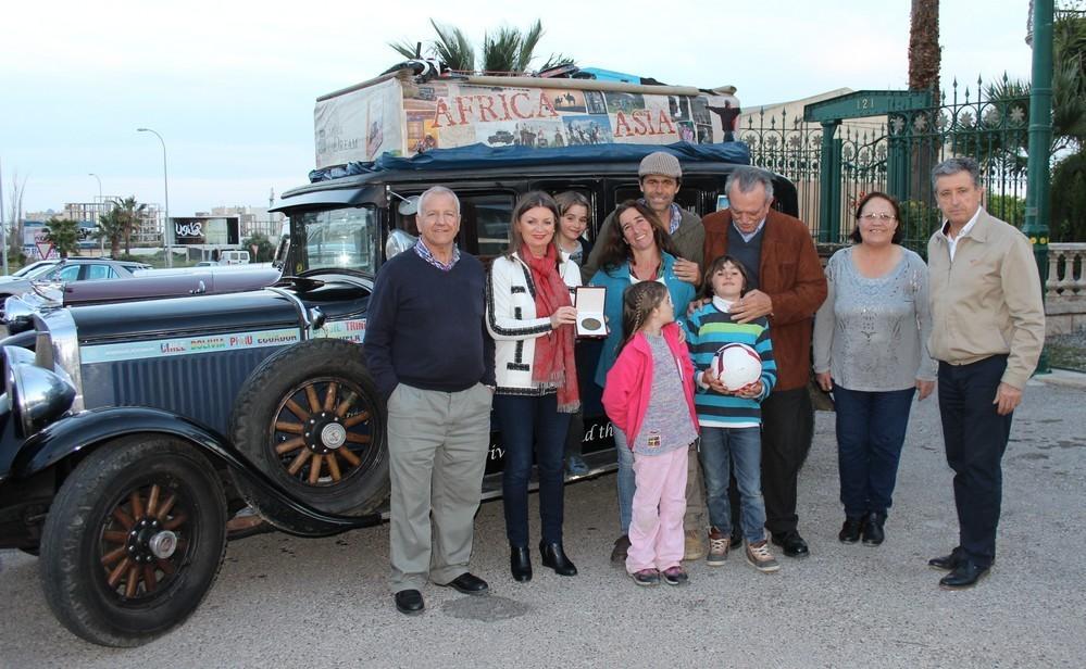 El Museo de Pepe Moreno acoge el hermanamiento entre los clubes de Vehículos Antiguos de Almería y de Argentina
