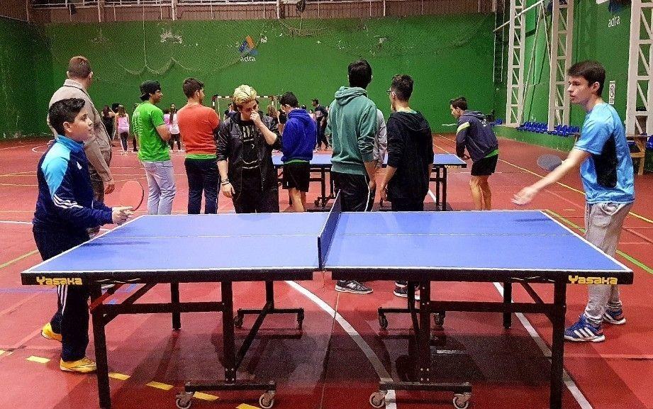 Un centenar de jóvenes abderitanos participa en la actividad Deporte en la Noche