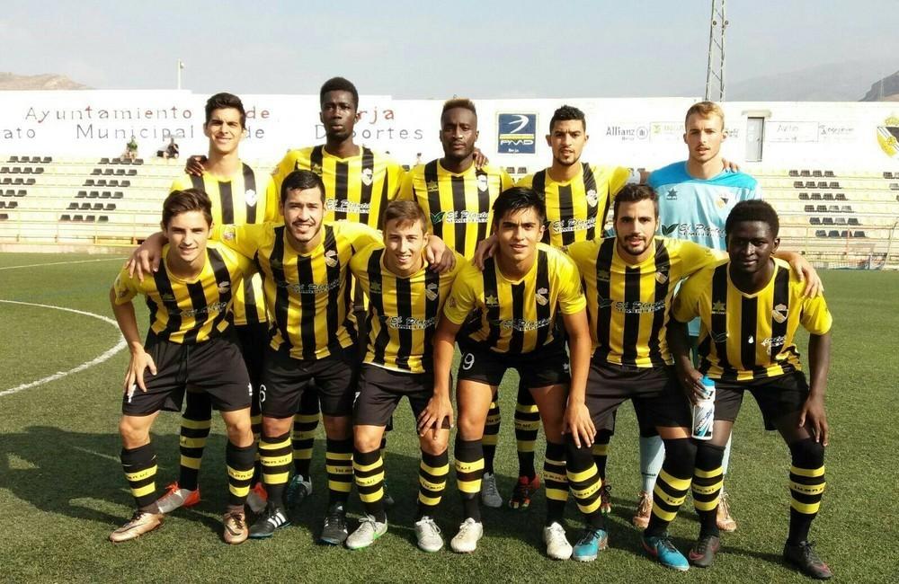 Un ‘hat trick’ de Kevin y un doblete de Enzo consolidan en el liderato al Berja CF