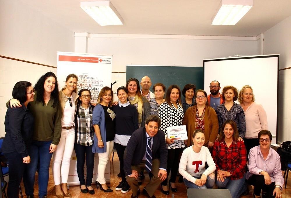 Cruz Roja forma en 'Ayuda a domicilio' a desempleados con el fin de mejorar su empleabilidad