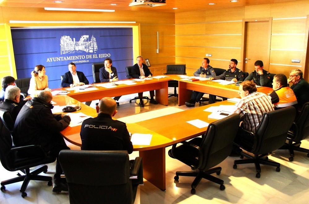 La Junta Local de Seguridad ejidense acuerda incrementar la vigilancia en los centros educativos del municipio