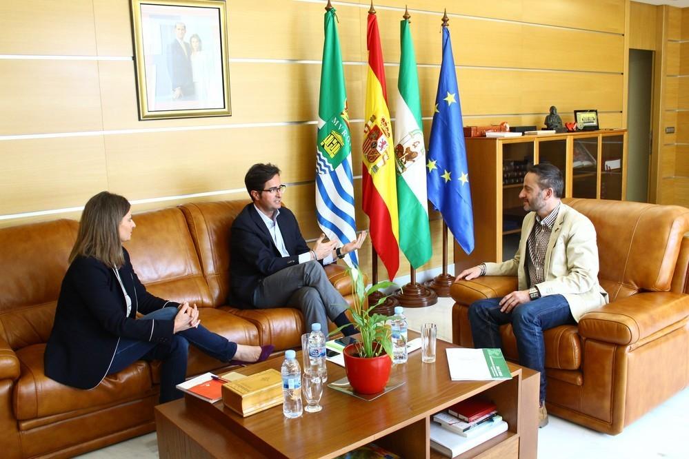 El alcalde y el delegado de Empleo anuncian la cesión de un solar municipal para albergar en El Ejido una nueva oficia del Servicio Andaluz de Empleo