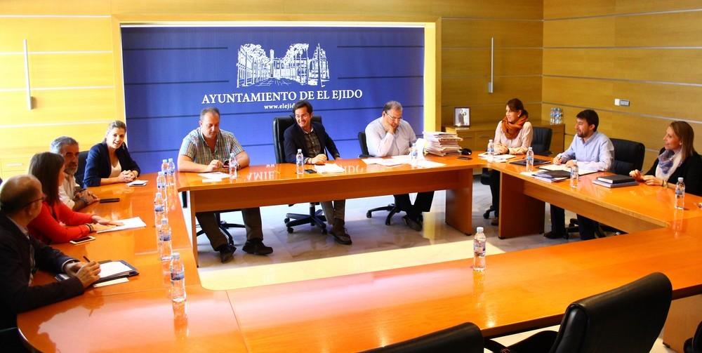 La Junta de Gobierno aprueba una nueva partida de gasto de cerca de 90.000 euros para mejorar algo más de 40 kilómetros de caminos rurales