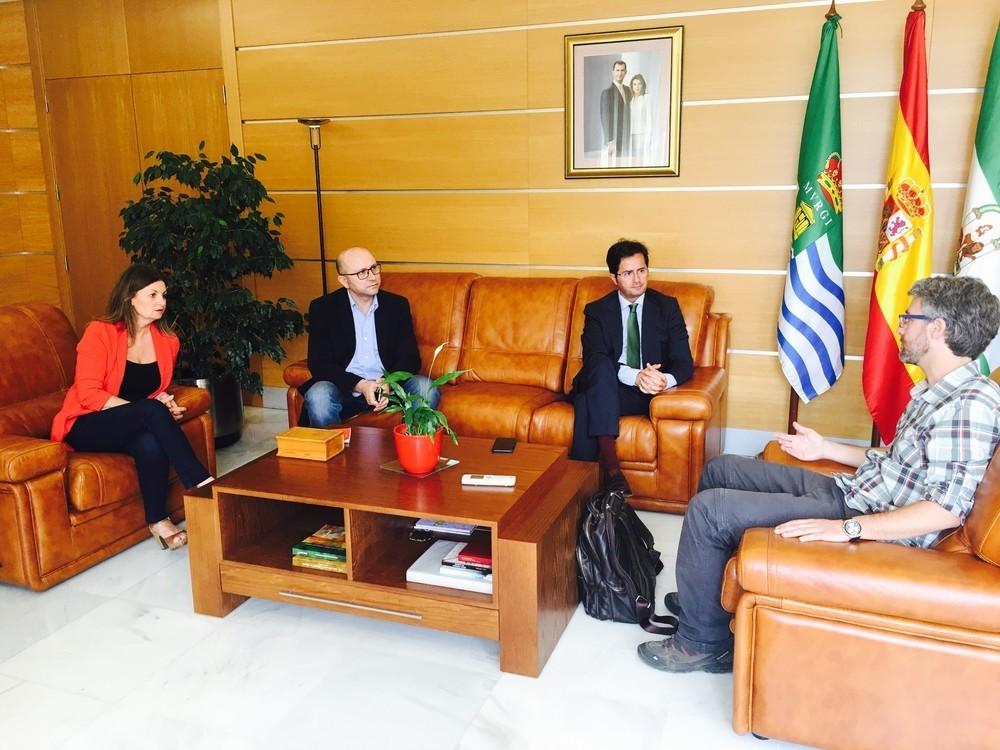 El Ayuntamiento decide emplear más medios y actuar sobre los humedales de Punta Entinas para atajar el problema de mosquitos