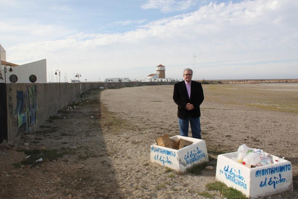 El PSOE de El Ejido pide explicaciones sobre la pérdida de la Bandera Azul en tres playas del municipio