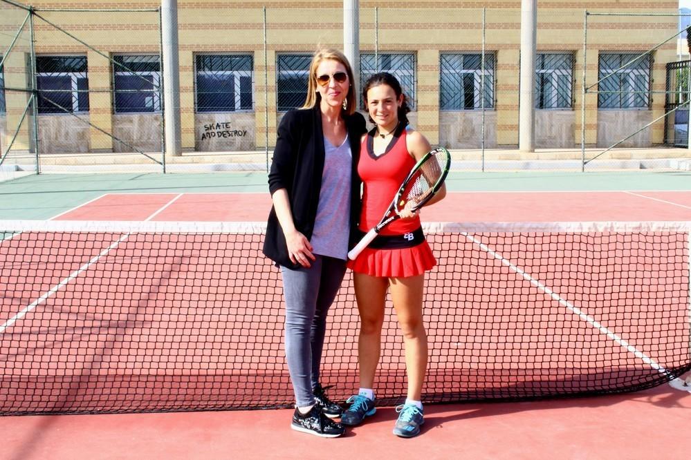 La edil de Deportes traslada el apoyo de los ejidenses a Silvia Vargas de cara a su participación en el Mutua Madrid Open Sub16