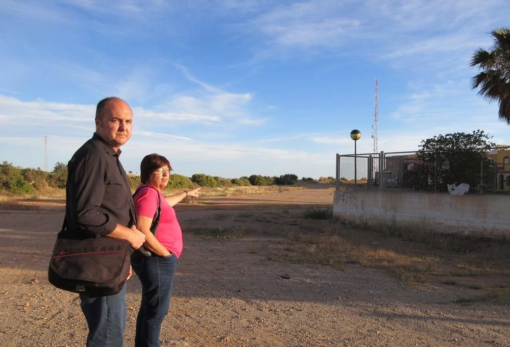 IU denuncia que los sobrecostes de obra en Roquetas restan dinero a inversiones largamente esperadas en las barriadas