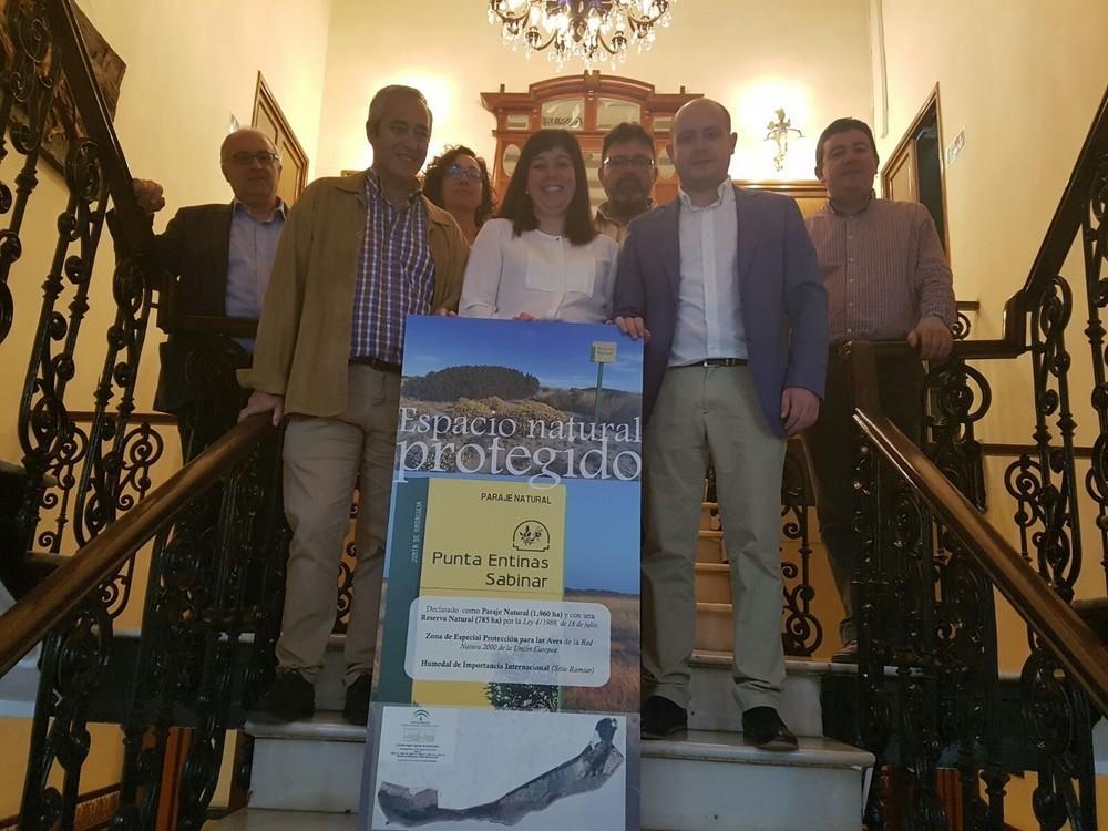 La Junta difunde los valores ambientales del Paraje Natural Punta Entinas-Sabinar a través de una exposición en Dalías