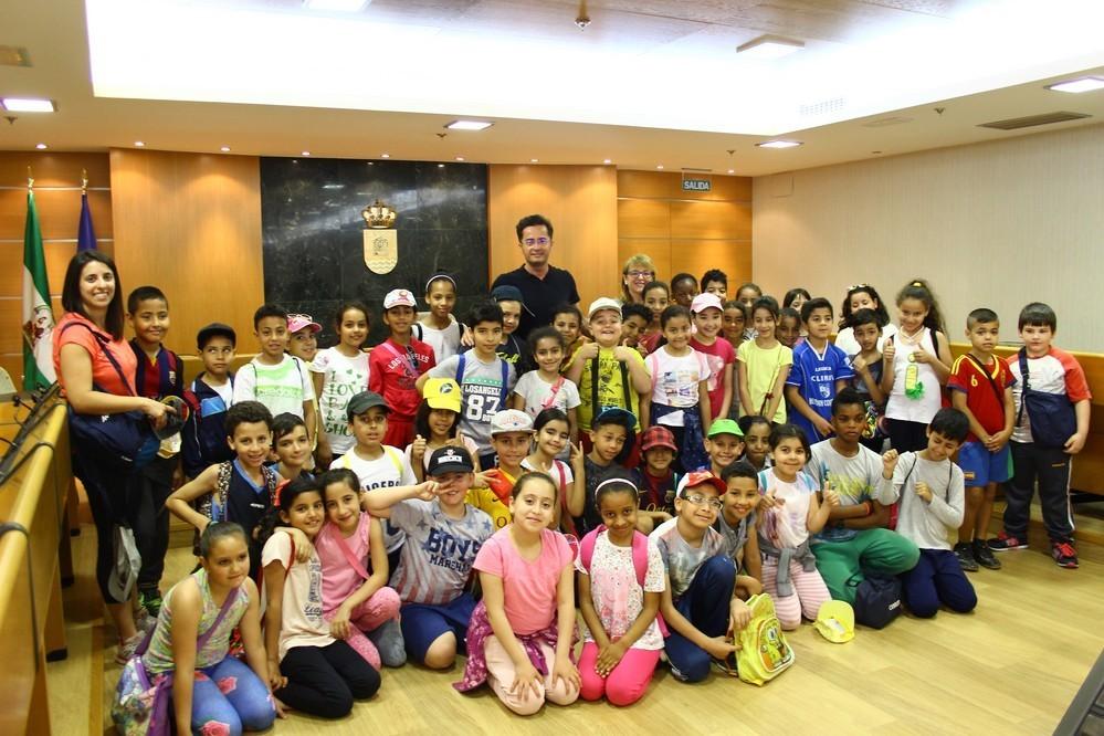 Alumnos del Colegio José Salazar visitan el Ayuntamiento y mantienen un encuentro con el alcalde para conocer el funcionamiento de la Administración Local