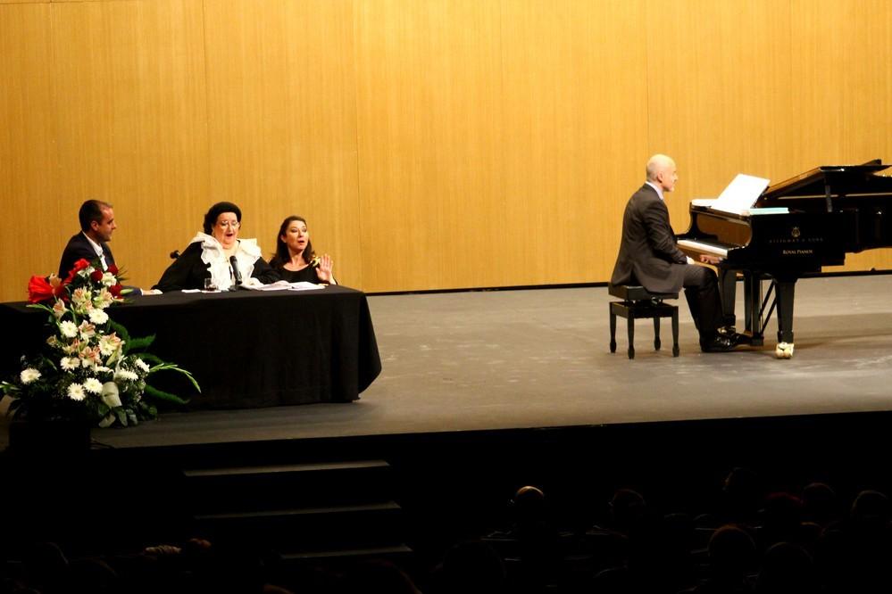 Montserrat Caballé recibe un emotivo homenaje en El Ejido con la concesión de un palco de honor que ya luce en el Auditorio