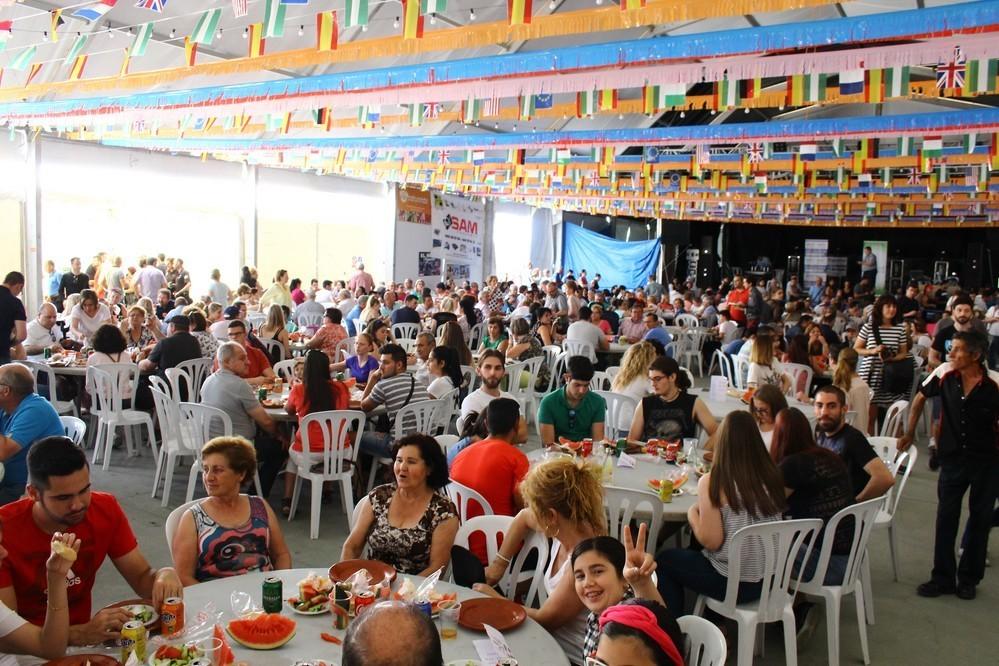 4000 personas disfrutan de la tradicional degustación de 'Huevos fritos con chorizo' en un gran ambiente festivo