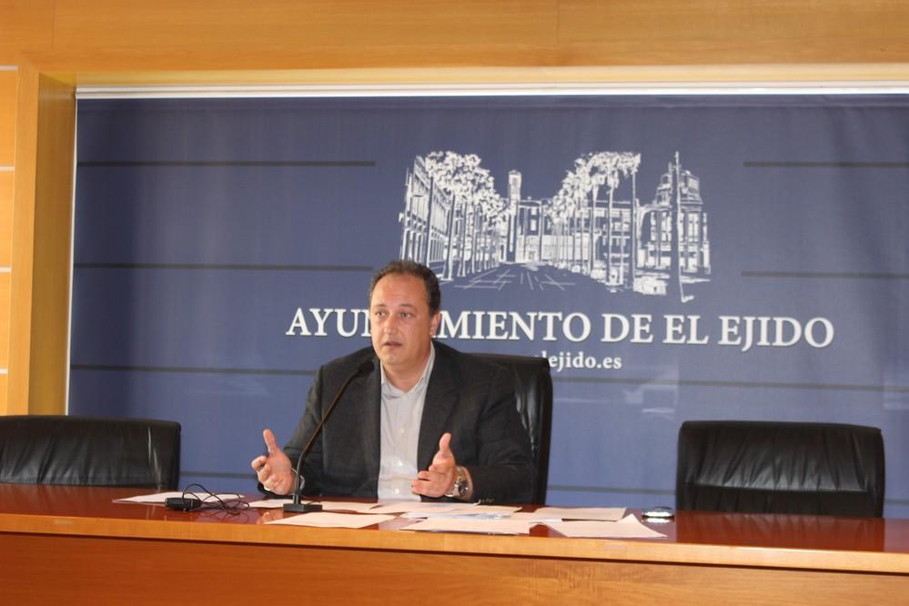 Rivera: “el Ayuntamiento actuó con responsabilidad al iniciar expediente por los hechos ocurridos en el Centro de Mayores de Balerma”