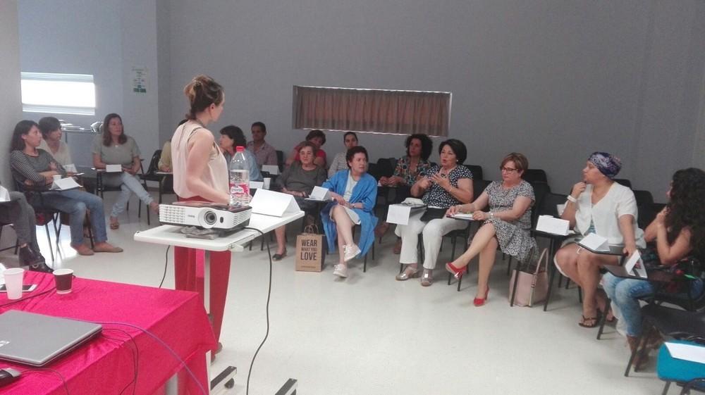 El Hospital de Poniente acoge una nueva edición de la Escuela de Pacientes para personas con cáncer de mama