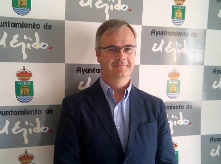 El PSOE de El Ejido pide al equipo de gobierno que instale zonas de sombra en los parques infantiles del municipio