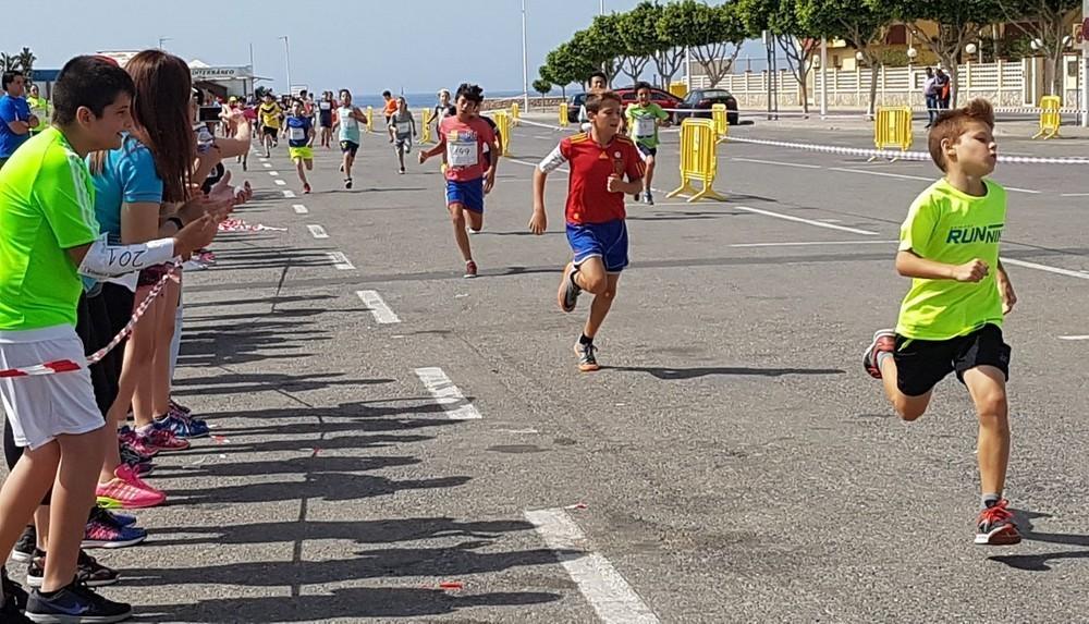 La ‘Semana de la Salud’ de Adra finaliza con una carrera contra el tabaco y un desayuno saludable