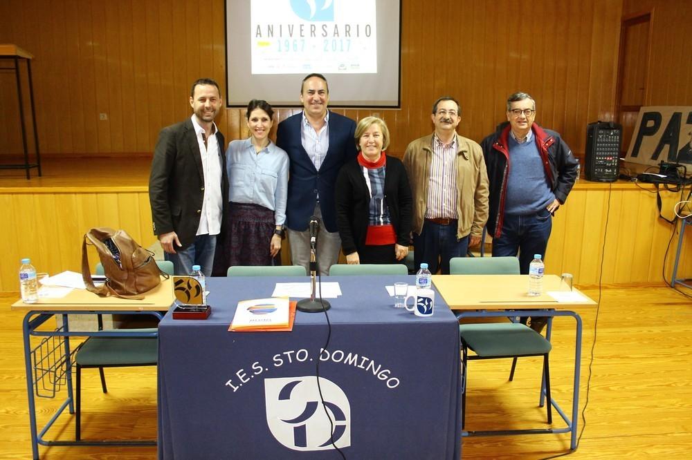 El IES de Santo Domingo cierra su programación del 50 Aniversario con una mesa redonda sobre el teatro y una jornada de convivencia