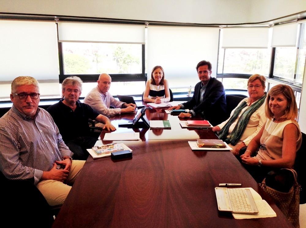 El alcalde se reúne con la delegada de Educación para abordar las cuestiones más urgentes y prioritarias de los centros del municipio