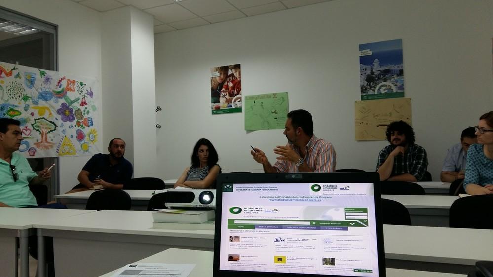 La Junta presenta a emprendedores y empresarios de Vícar la iniciativa Andalucía Emprende Coopera