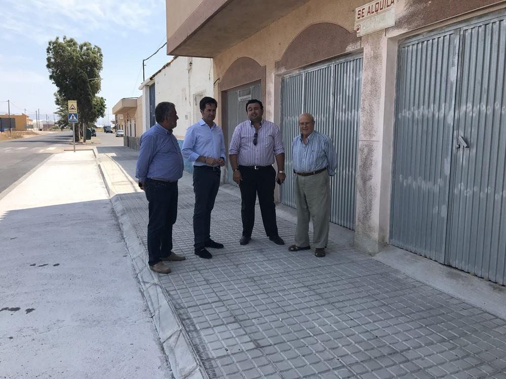 El Ayuntamiento continúa haciendo de San Agustín un núcleo más transitable y accesible con obras de mejora del acerado en la calle Diagonal