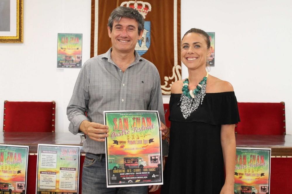 Adra celebra su I Gastro Festival de San Juan combinando gastronomía y música junto al mar