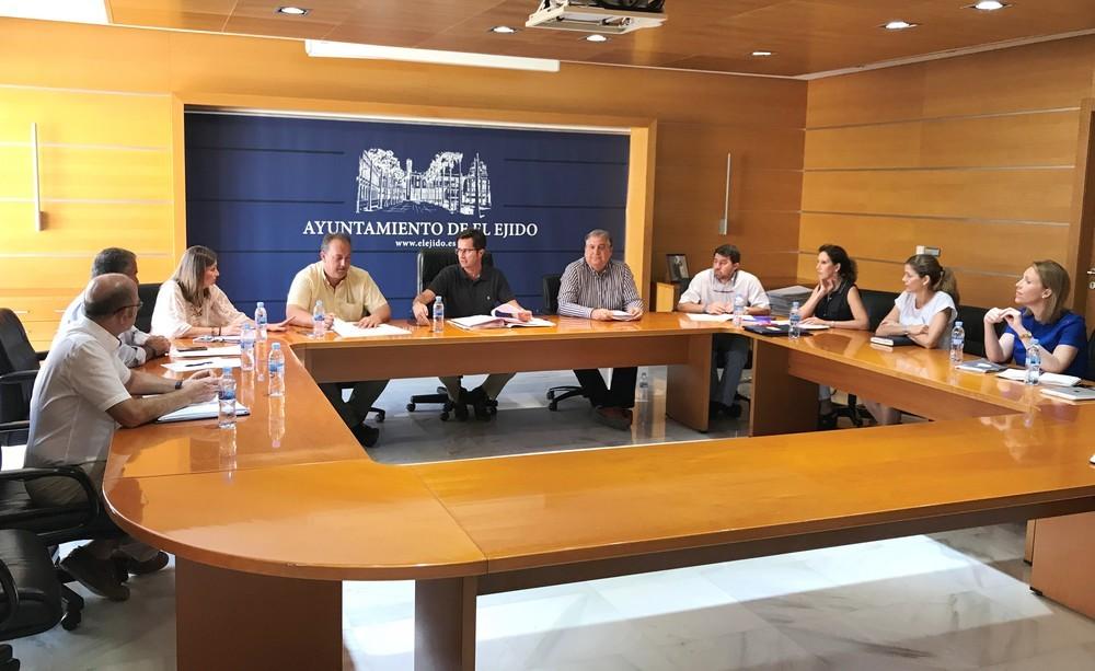 El Ayuntamiento dota a la Policía Local y al Laboratorio CUAM de nuevos vehículos adaptados a la prestación de los servicios