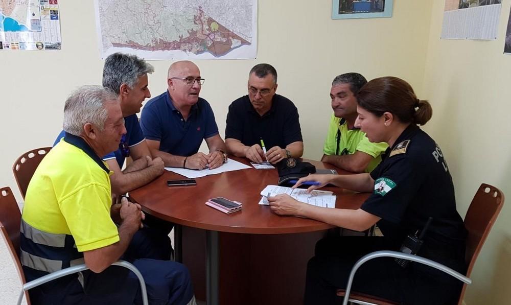 Amplio dispositivo de seguridad y limpieza para celebrar San Juan en Adra